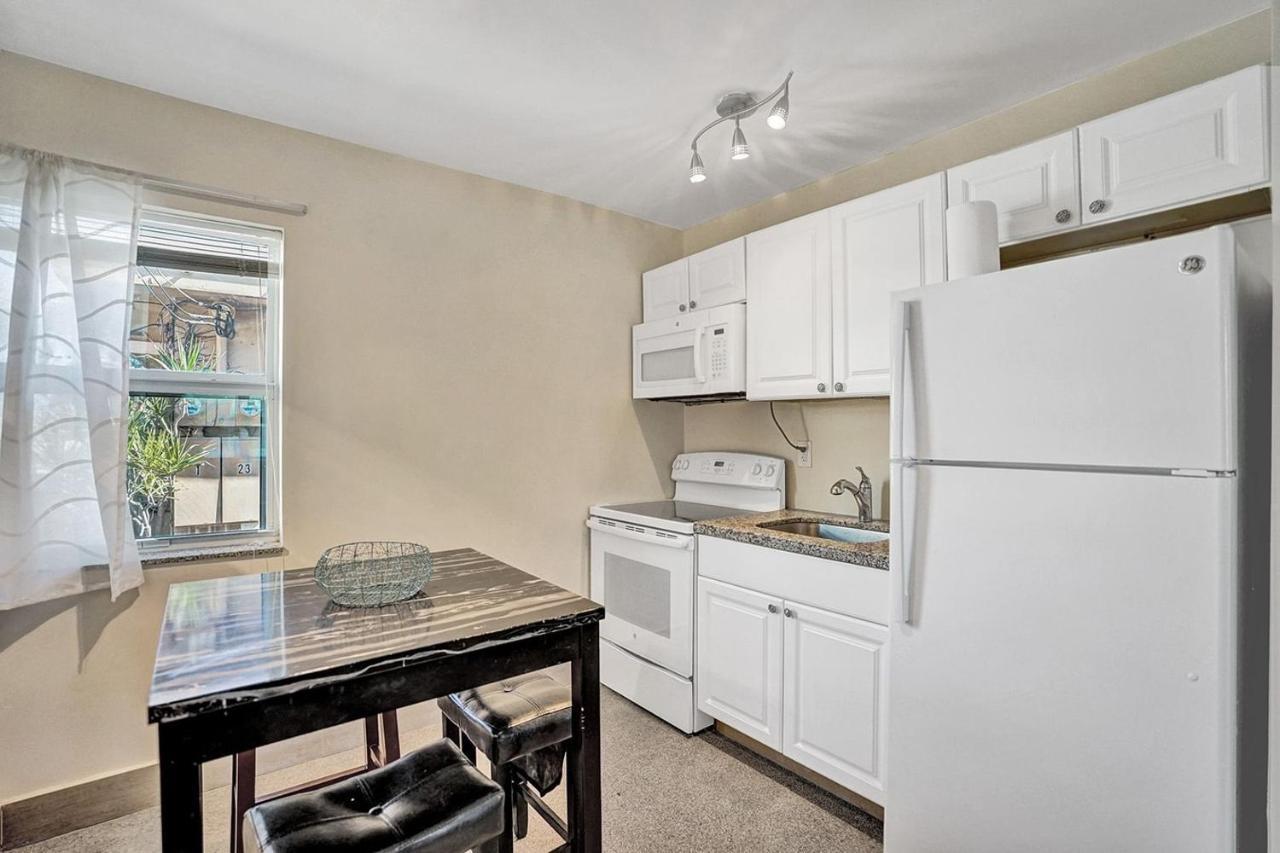 Downtown Hollywood Holiday Retreat Dania Beach Apartment Exterior photo